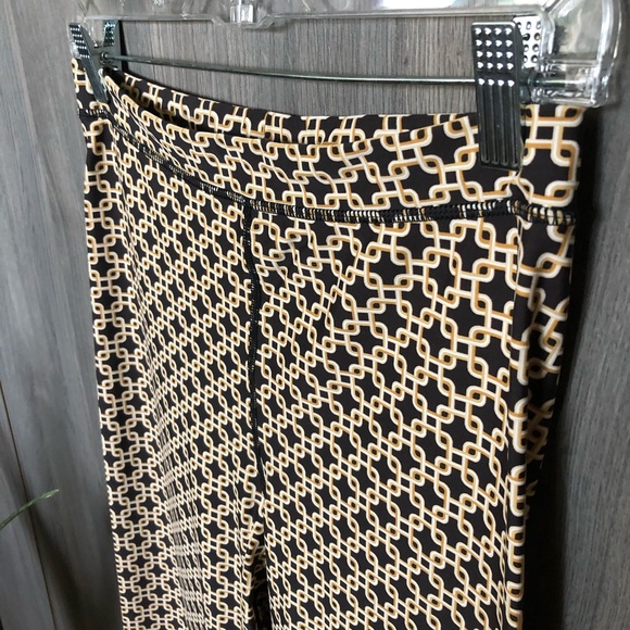 Patterned High Waist Leggings - Picture 7 of 11